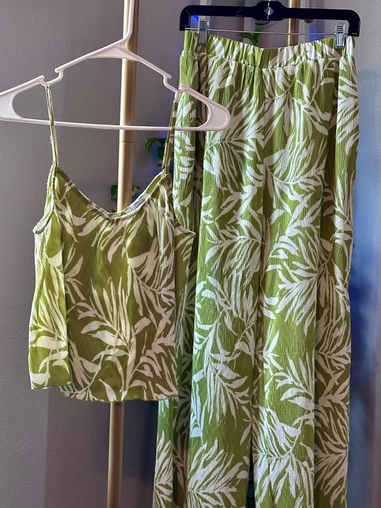 Magnolia Pants - Magnolia Green and White Leaf-Print Sleeveless Top LIKE NEW WITH NO TAGS